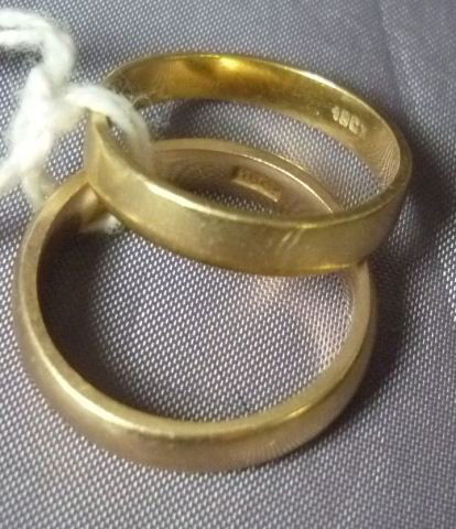 Two 18ct Gold Wedding Rings,