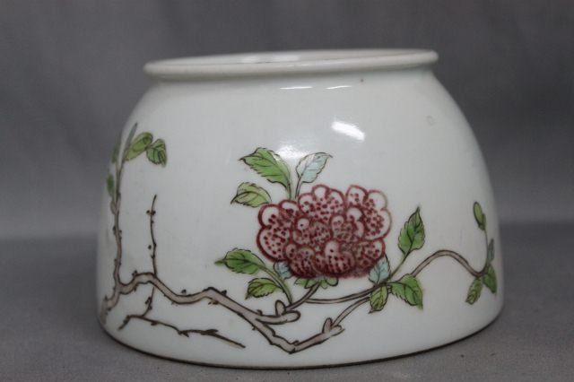 Chinese Famille Vert Porcelain Brush Washer,: of tapering form, decorated with a flowering branch, six character Kangxi mark to base, h 8cm