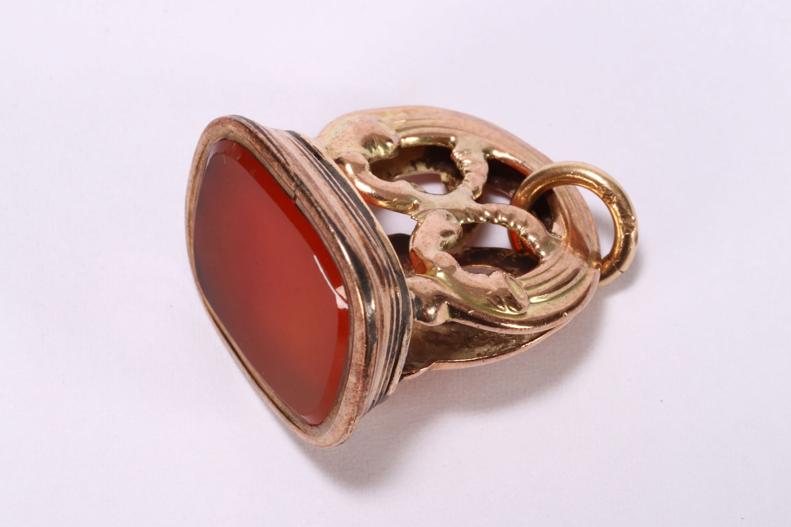 9ct Gold Carnelian Seal,: unmarked (acid tested 9ct), with blank carnelian stone to base, total weight 7.6g, drop 2cm