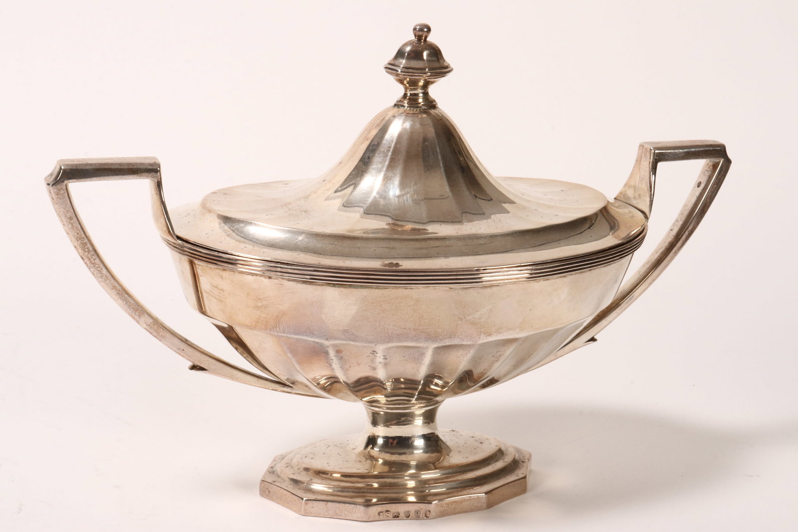 George III Sterling Silver Lidded Sauce Boat, (1 of 6)