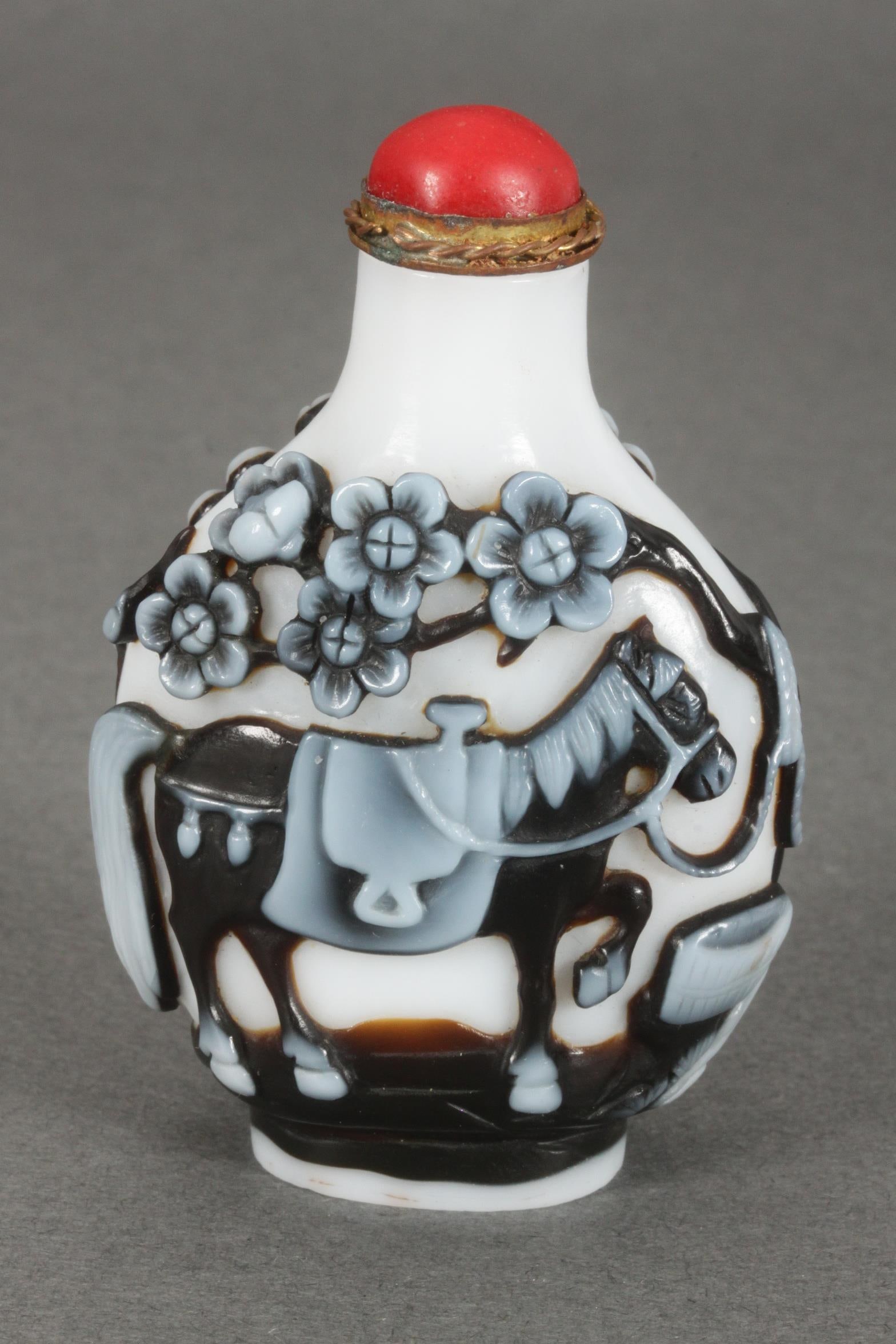 Chinese Qing Dynasty Overlay Glass Snuff Bottle (1 of 7)