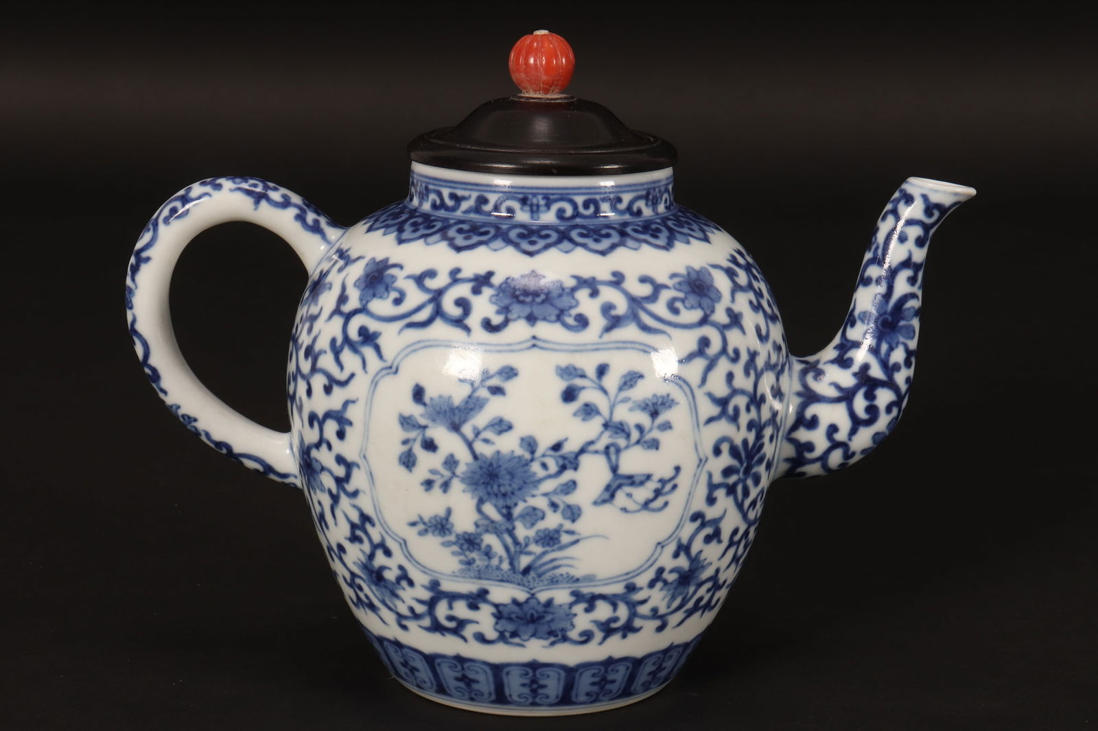 Good Boxed Chinese Blue and White Porcelain Teapot (1 of 6)