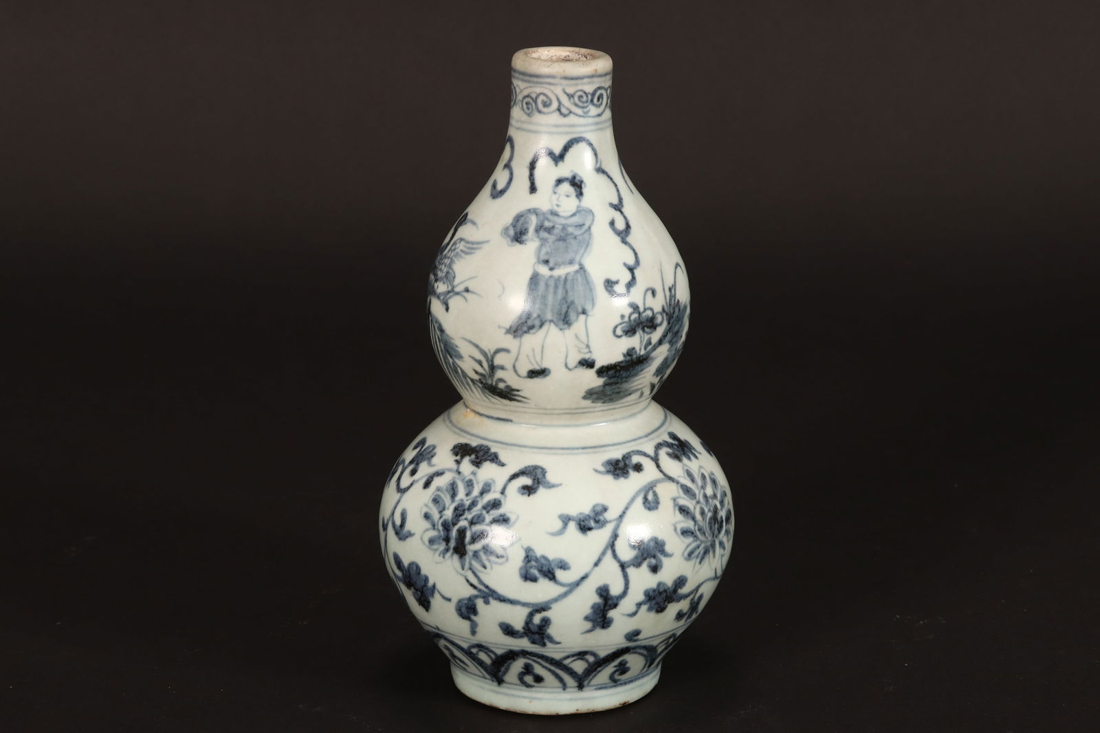 Chinese Ming Dynasty Blue and White Double Gourd Vase,: the top section decorated with figure and bird in garden setting, the lower section decorated with lotus scroll, height 25cm