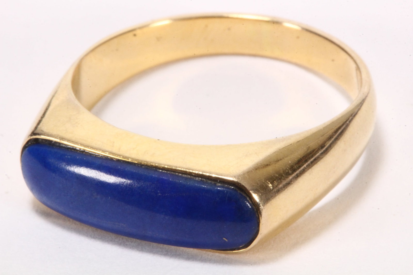 Gents 14ct Gold Lapis Lazuli Ring,: stamped 14k/585, CG, total weight 3.9g, size R