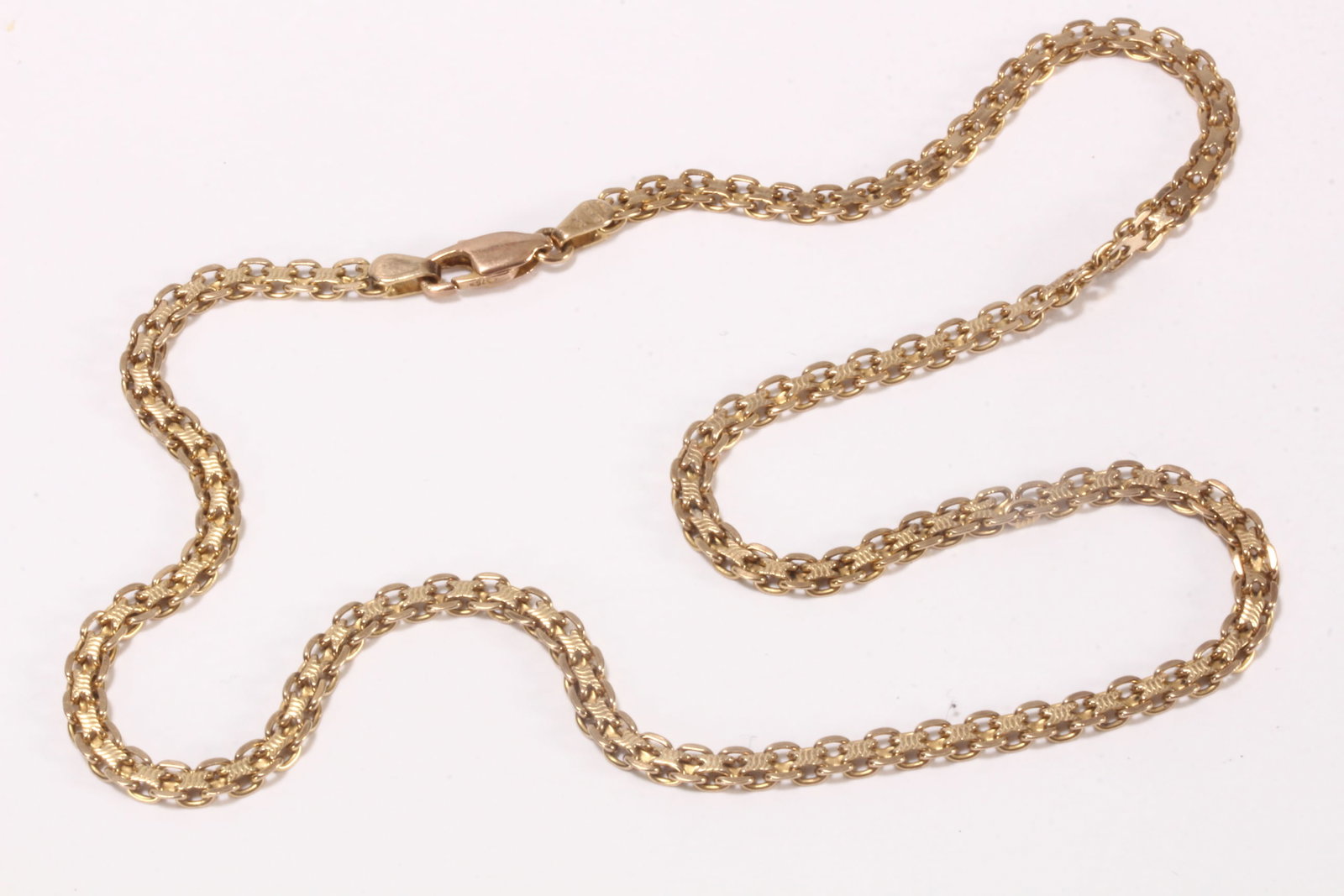Italian 9ct Gold Chain,: stamped 375, Arezzo, in lace link, a/f (one link needing repair), total weight 8.4g, total length 40.5cm