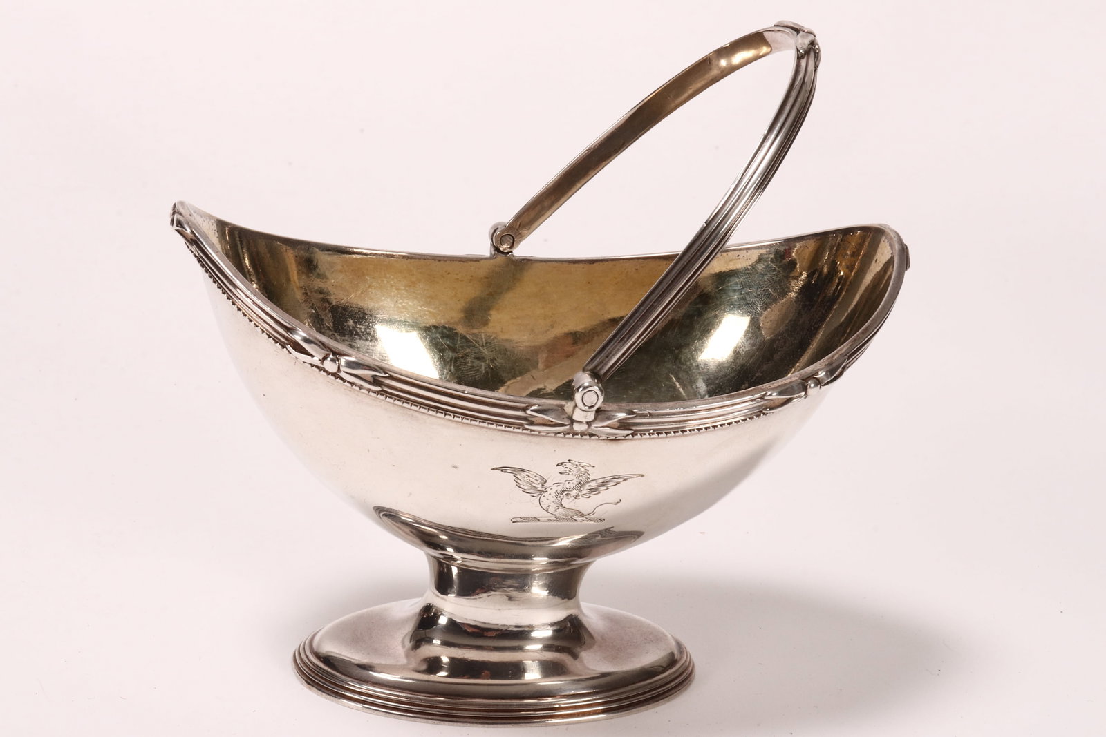 Lovely George III Sterling Silver Sugar Basket,: hallmarked London, 1788, R.H (Robert Hennell), of boat form, decorated with engraved crest, with reeded and ribbonned handle and border, on a reeded oval foot, total weight 208g, length 14cm