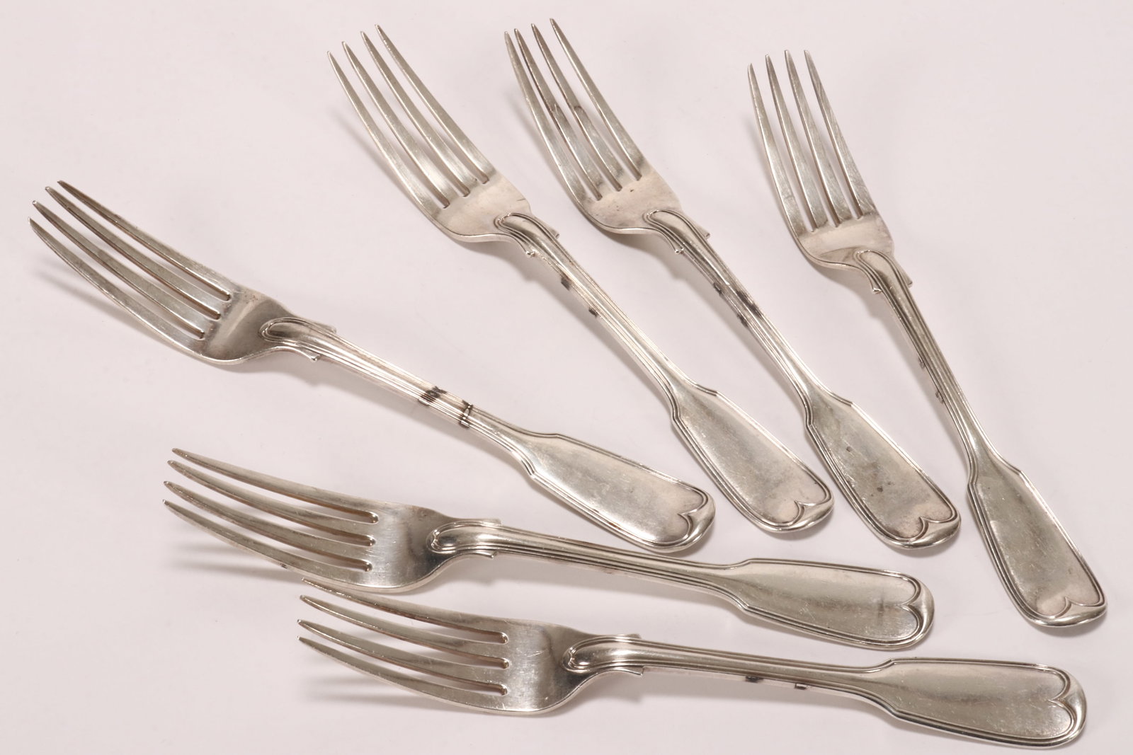 Set of Six George IV Sterling Silver Forks,: hallmarked London, 1829, W.C (probably William Chawner II), in fiddle and thread pattern, the terminal decorated with crest verso, total weight 521g, length 20.5cm (6)