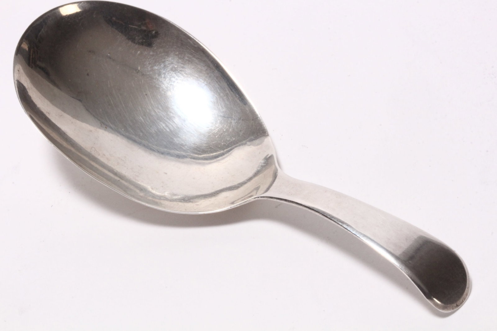 George III Sterling Silver Caddy Spoon,: hallmarked London, 1799, Elizabeth Morley, with tapering handle, above an oval bowl, total weight 7g, length 8.5cm