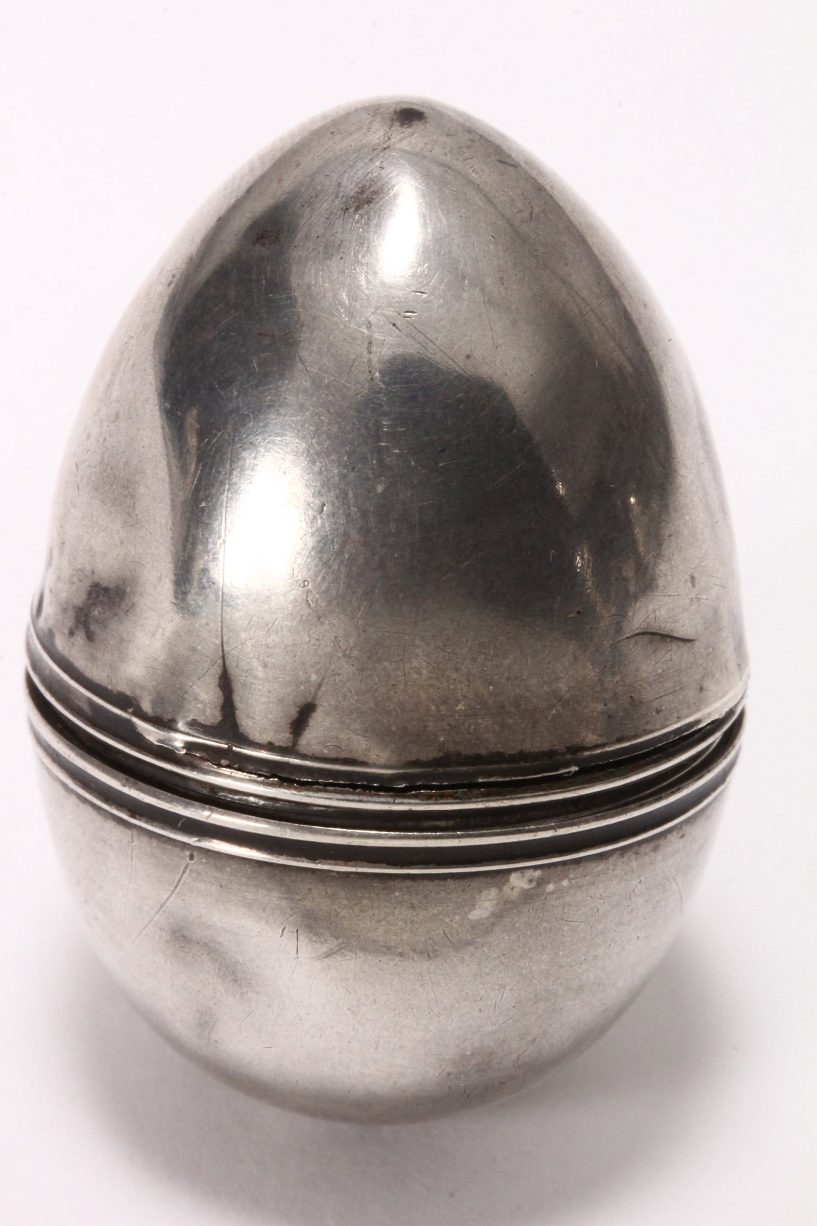 19th Century Sterling Silver Nutmeg Grater,: hallmarks rubbed, SM (possibly Sampson Mordan & Co), of egg form, opening to reveal internal steel grater, weight 13g, length 4.5cm