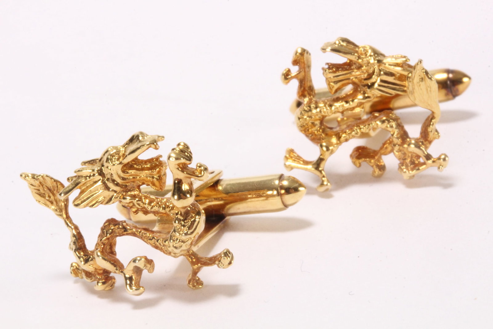 Chinese 14ct Gold Dragon Cufflinks,: stamped 14k/585, FTC, with toggle backs, total weight 8.8g, cuff width 17mm