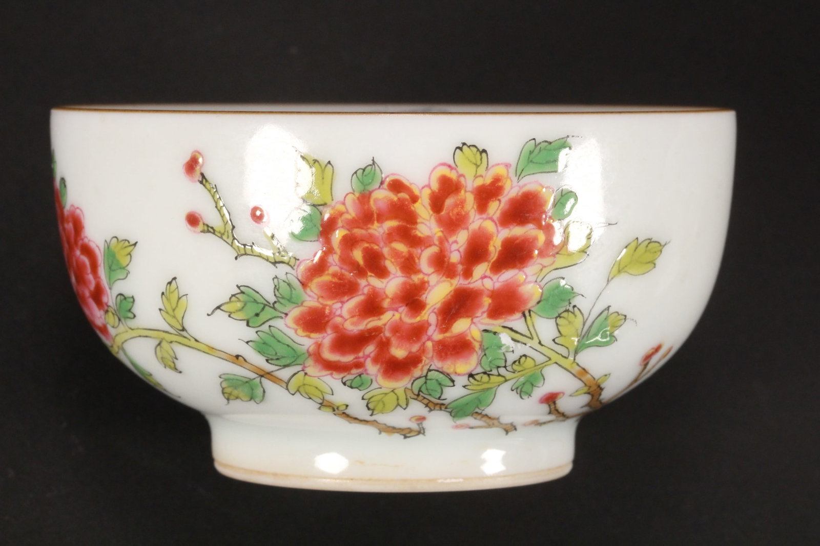 Chinese Porcelain Tea Bowl,: of shallow circular form, decorated with spray of flowers and foliage, in tones of red, green and brown on a white ground, accented with gilt rim, seal marks present to body, standing on a raised circ