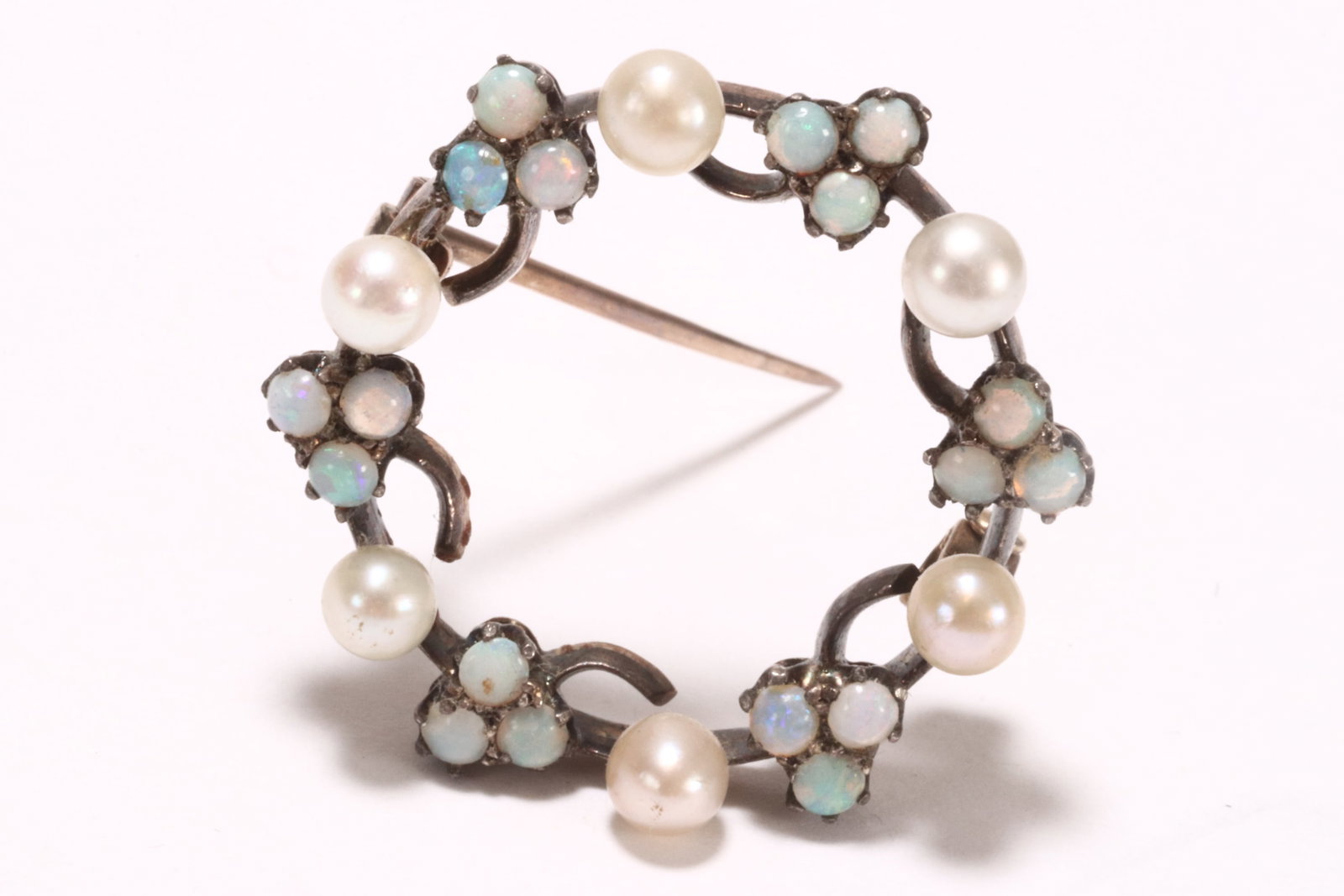 Edwardian 14ct Gold Opal & Pearl Wreath Brooch,: unmarked (acid tested 14ct), total weight 4.9g, diameter 2.5cm