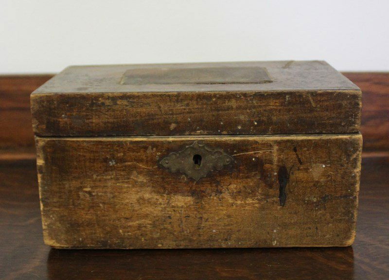 Colonial Australian Box Set of Gold Scales and: Weights, wooden bras with brass plaque engraved 'Sgt Alcott/??44/Sydney'