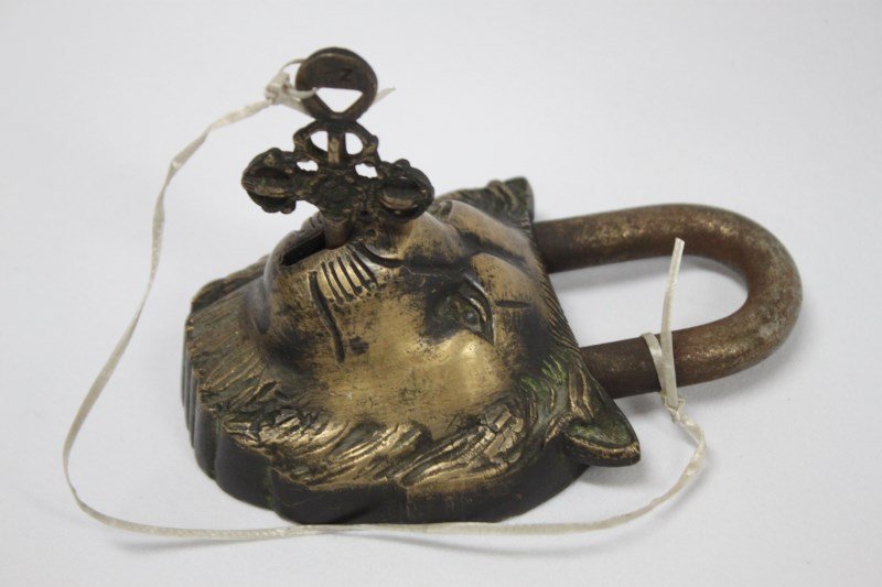 Brass Tibetan Padlock,: Lion head design, with key, engraved verso with 8 Buddhist symbols, l 15cm