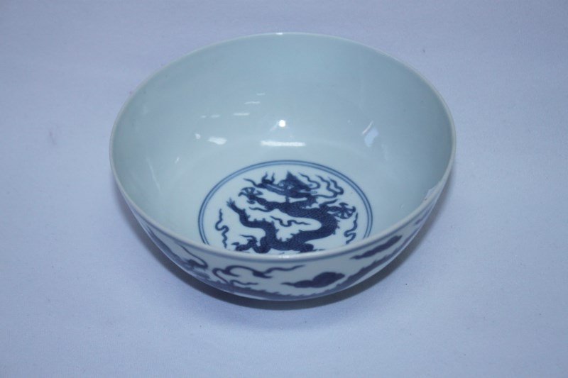 Chinese Blue and White Porcelain Bowl,: depicting three dragons, Daoguang seal mark to base, d 14.5cm,