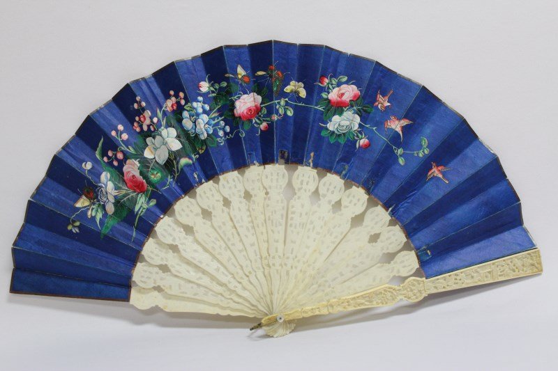 Chinese Qing Dynasty Export Ware Ladies Ivory Fan,: 清代象牙镂雕人物山水折扇, with carved ivory batons and sticks, blue silk fan hand painted with floral sprays, l 28cm a/f