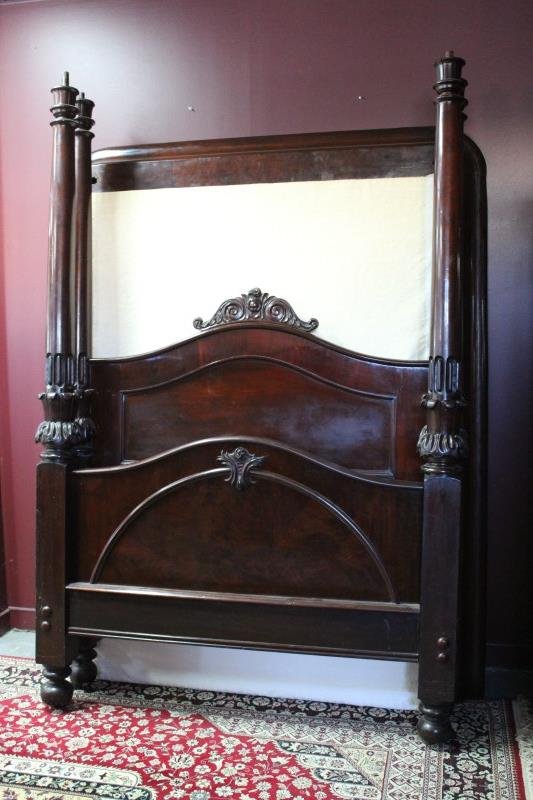 Victorian Mahogany Four Poster Bed,: (1)