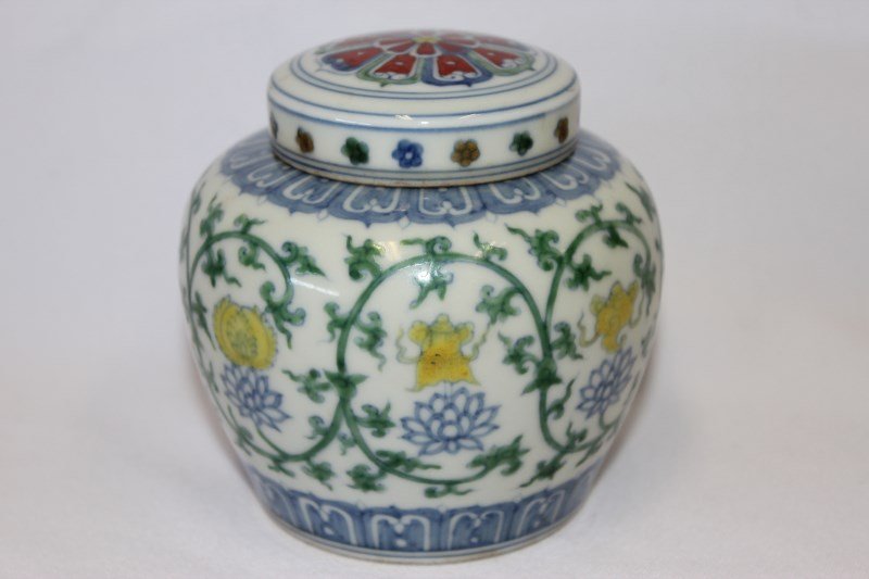 Small Chinese Porcelain Jar and Cover, (1 of 5)