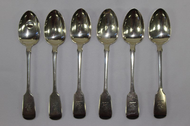 Six Victorian Irish Sterling Silver Tea Spoons,: hallmarked Dublin 1853, John Smith (Smyth), rat tail fiddle pattern, with rampant Lion crest, total weight 101gms,