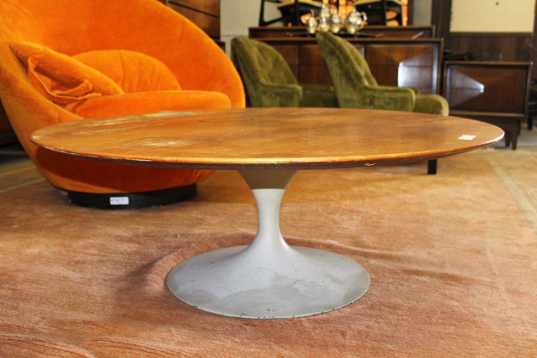 Early Knoll Tulip Base Coffee Table Saarinen 1950's (1 of 2)