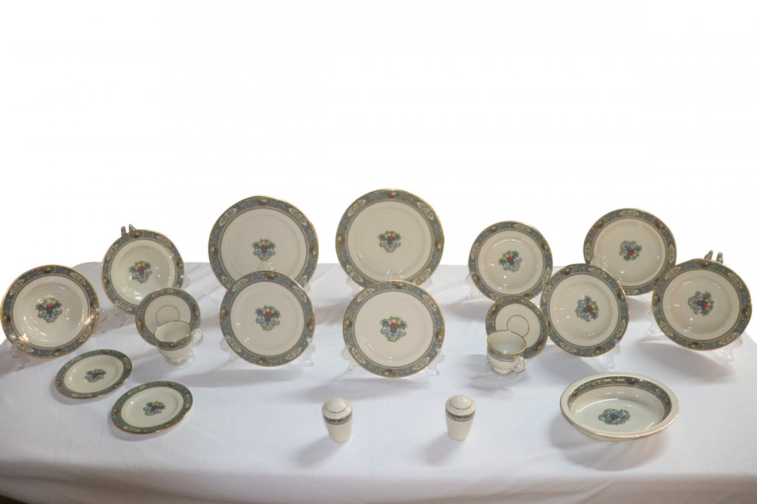 LENOX AUTUMN PRESIDENTIAL COLLECTION DINNER SET: Partial Lenox Autumn Presidential Collection dinner set comprising of 2 Dinner Plates, 2 Salad Plates, 2 Bread Plates, 2 Serving Bowls, Salt & Pepper, 2 Teacups & Saucers, 5 Soup Bowls. Good condition