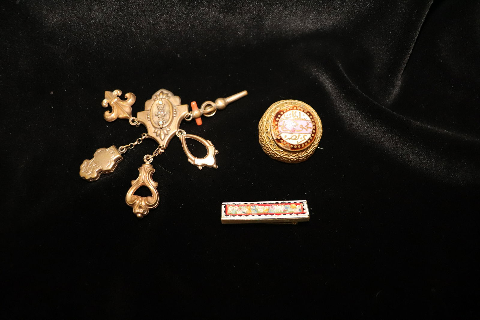 Collection  Vintage Costume Pins (1 of 3)