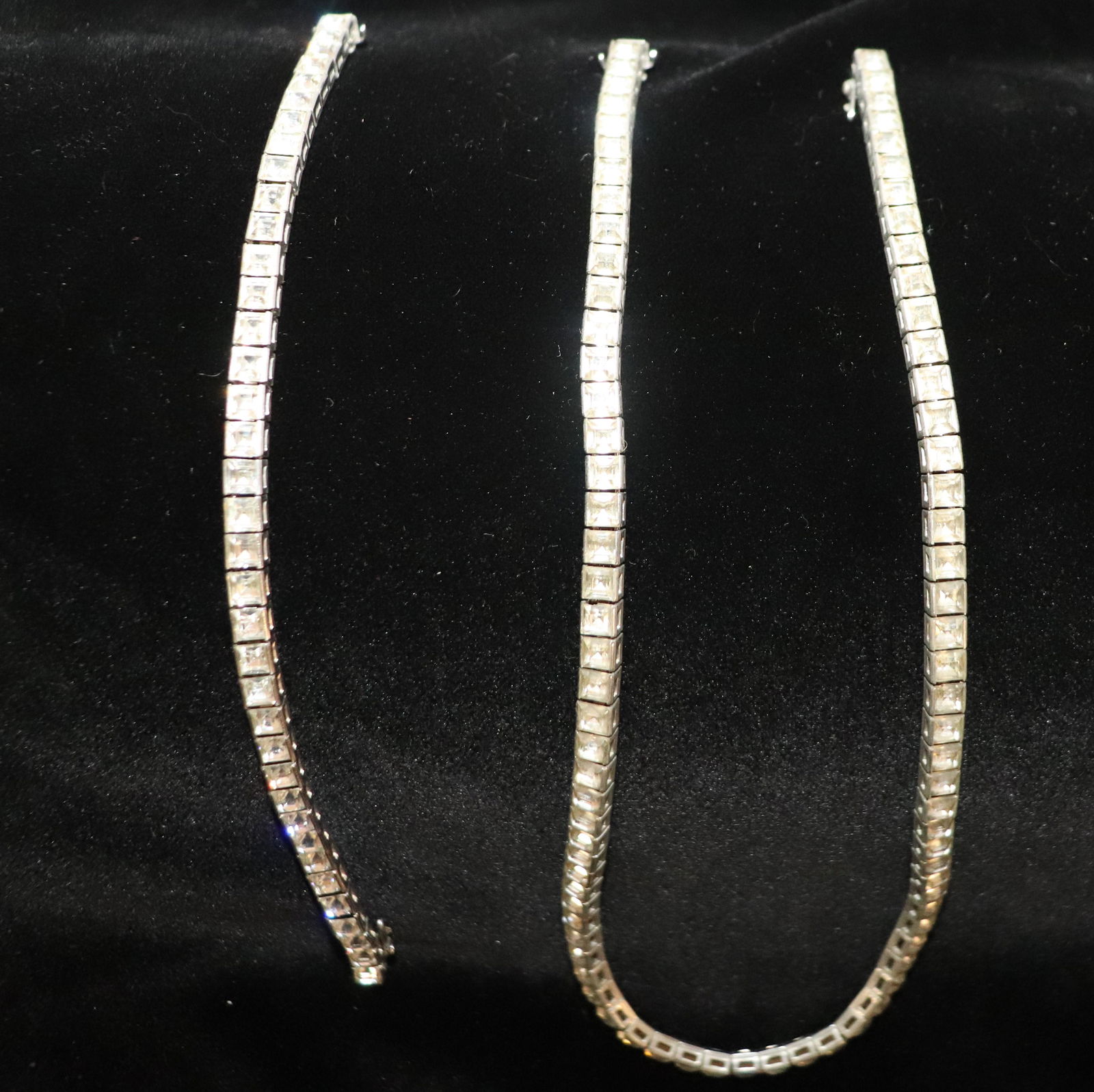 Trifari Necklace and Bracelet set.: Nice Vintage matching set of necklace and bracelet. Market Trifari with a crown. Necklace 14 inches clasp to clasp. Bracelet 7 inches clasp to clasp. Please review all photos posted for this listing.