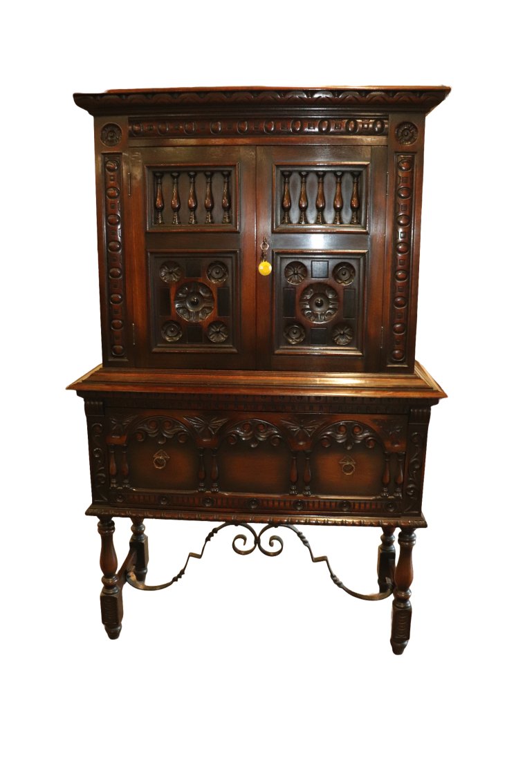 Kittinger Oak Refractory Jacobean Style China Cabinet (1 of 5)