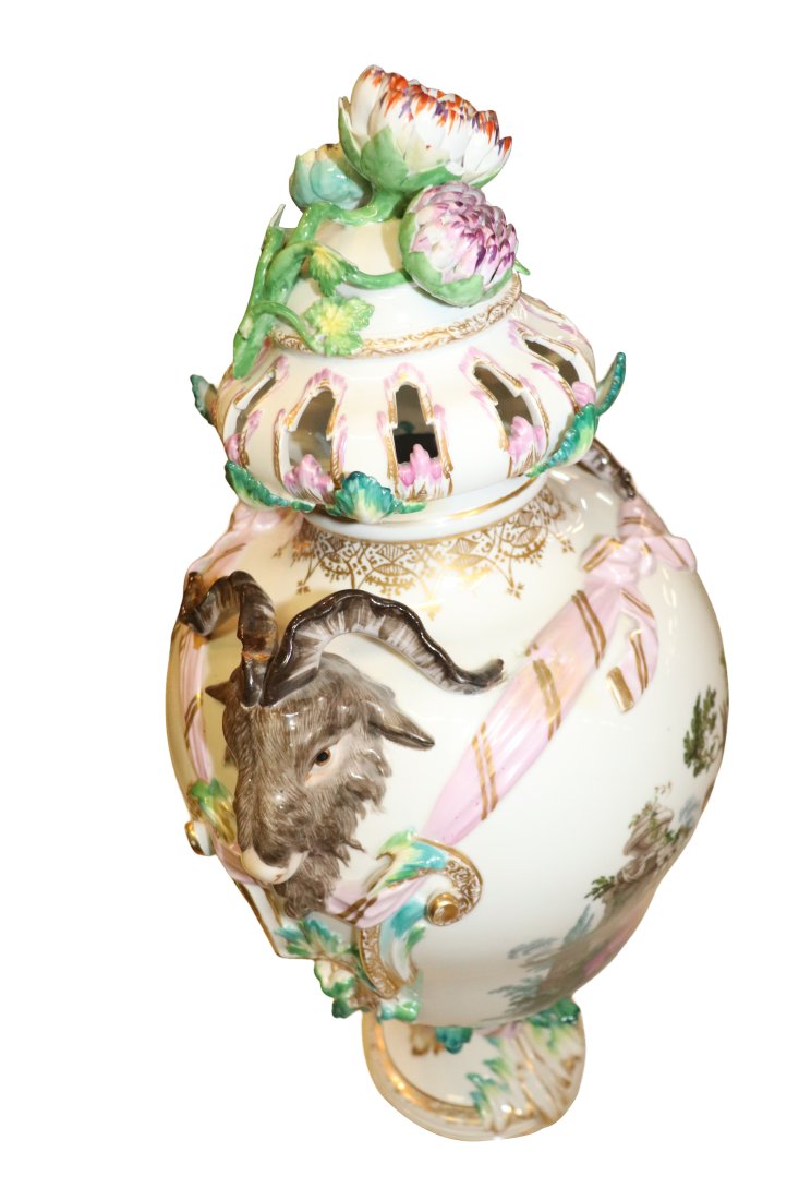 KPM Berlin Urn with Lid (1 of 5)