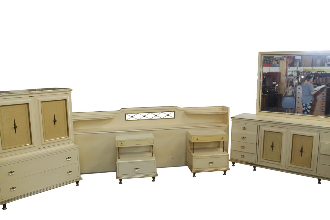 American of Martinsville Hollywood Regency Bedroom Set (1 of 8)