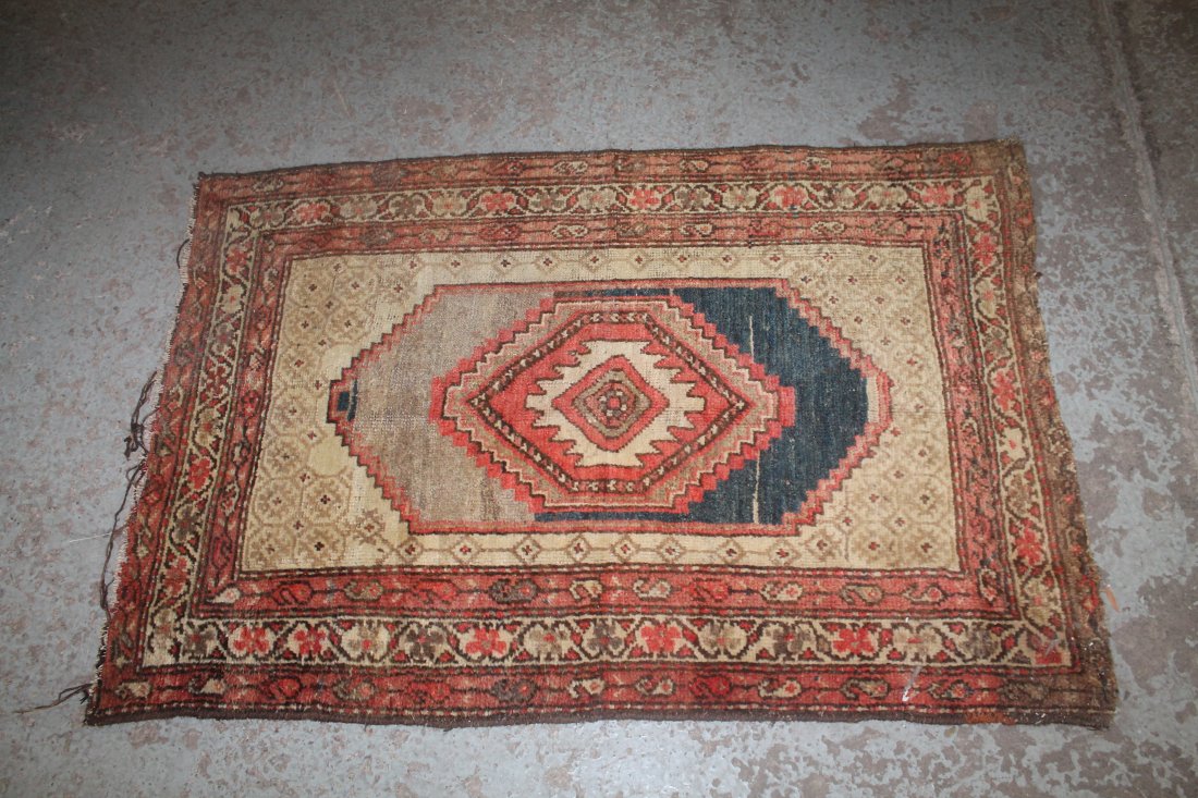 Antique Persian Hamadan Rug: Antique Persian Hamadan Rug Dimensions:59.5 inches x 40 inches. Please refer to photos for more details. Click on photo and expand so see more detail condition CONDITION Please inspect each lot and de