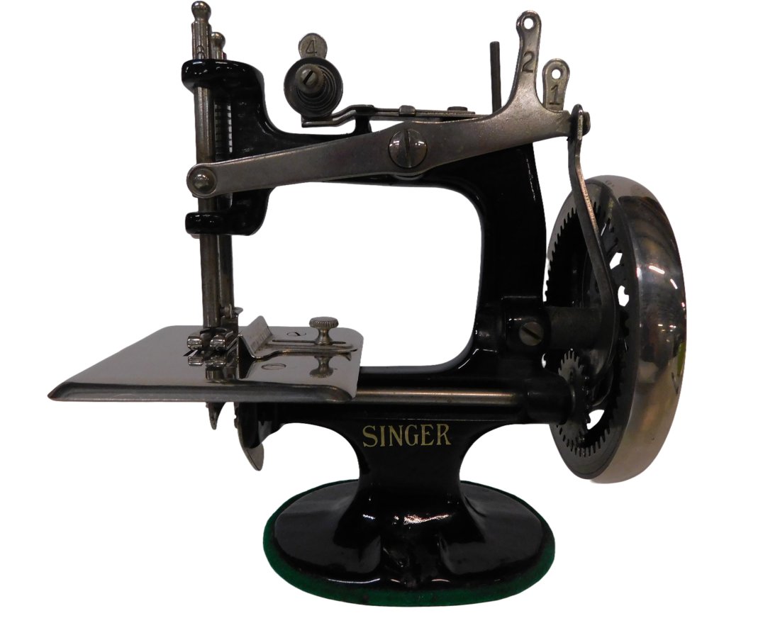 Antique Childs Singer Sewing Machine (1 of 7)