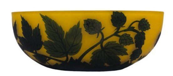Loetz Signed Cameo bowl Circa 1920: Beautiful signed Loetz Cameo Bowl. Unusual vivid orange color. Exceptional quality, with the "RICHARD" cameo mark, etched in relief. Signed Dimensions: 7.75 inches x 4 inches x 2.75 inches Condition :