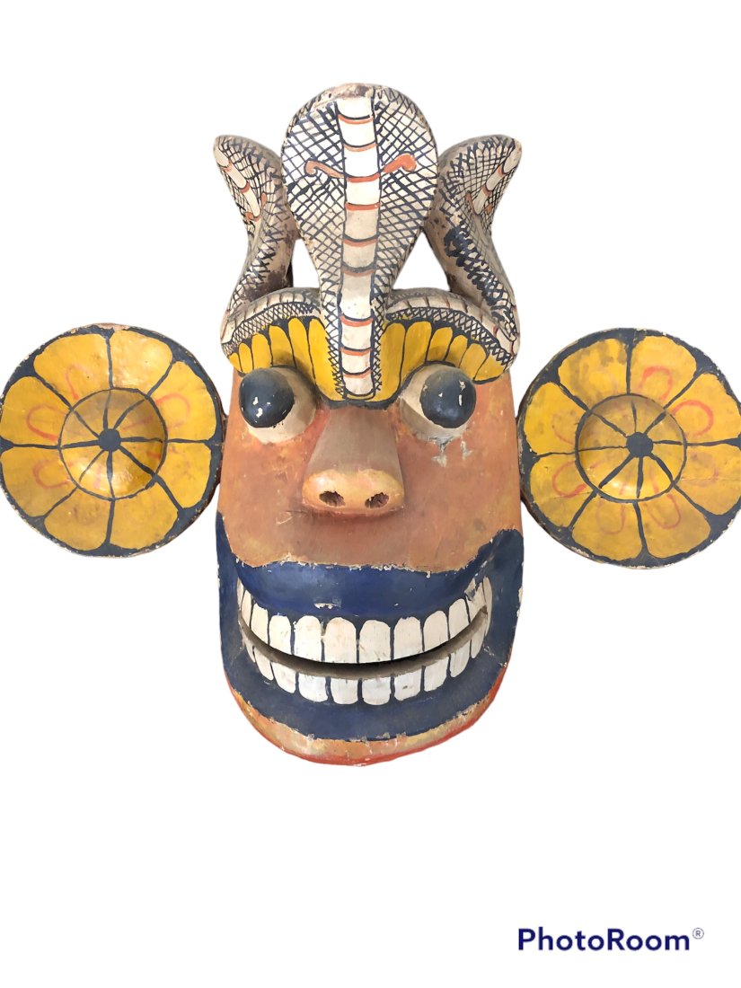 Tribal Mask Head Dress with Cobra snakes: Tribal Mask with Cobra snakes Head dress & Removeable ears Dimensions:12 inches high x 16 inches wide x 5 Condition : Very Good Expand photos to see additional details. For more information or conditi