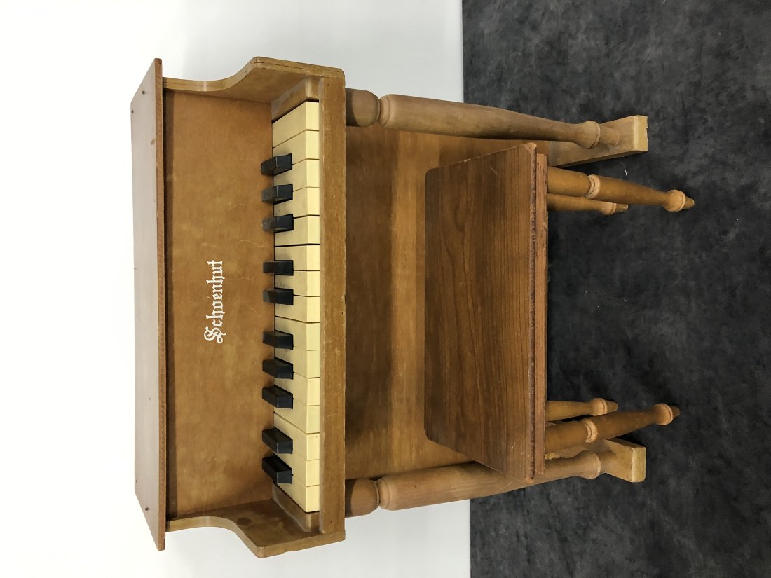 Schoenhut Doll Piano & Bench (1 of 4)