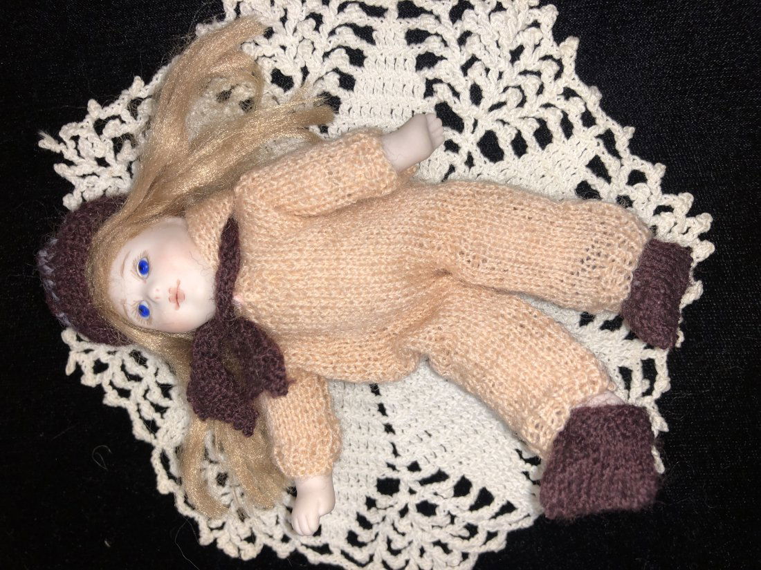 Lynne & Michael Roche Miniature Doll (1 of 4)