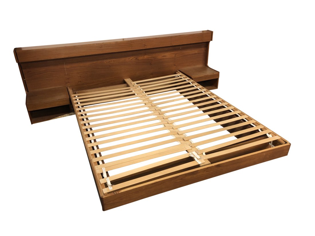 MCM Sannemanns Platform Teak Bed (1 of 5)
