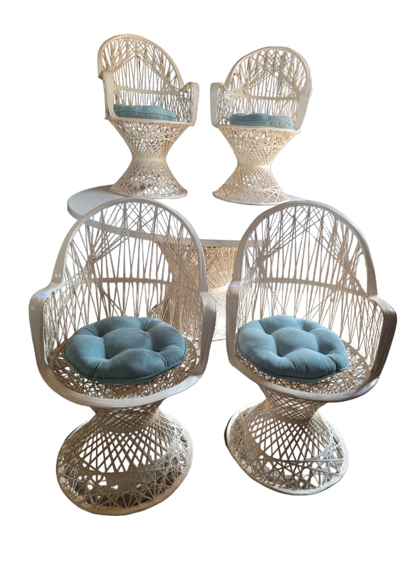 Russell Woodard Spun Round Patio Table Set + 4 Chairs (1 of 3)