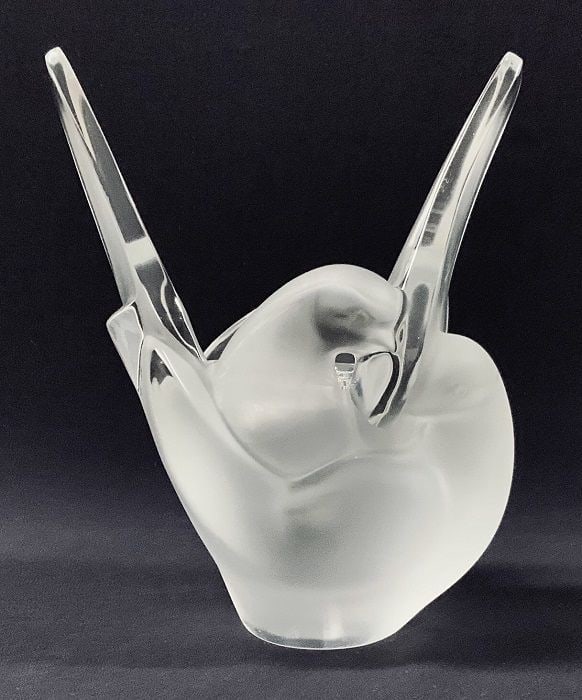 Lalique "Sylvie" Vase of intertwined Doves. (1 of 1)