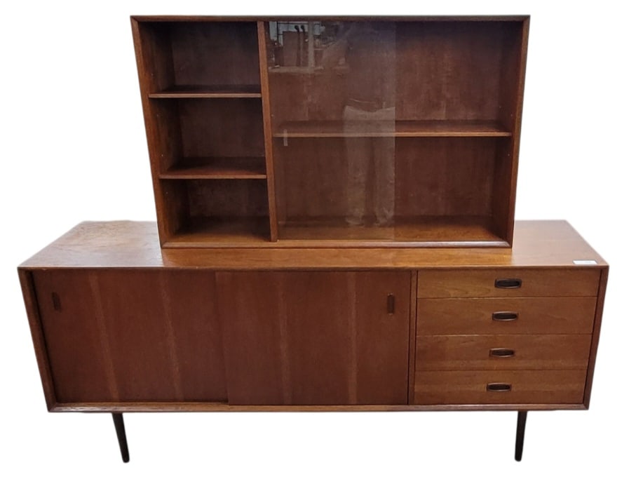 Mid Century Modern Buffet (1 of 6)