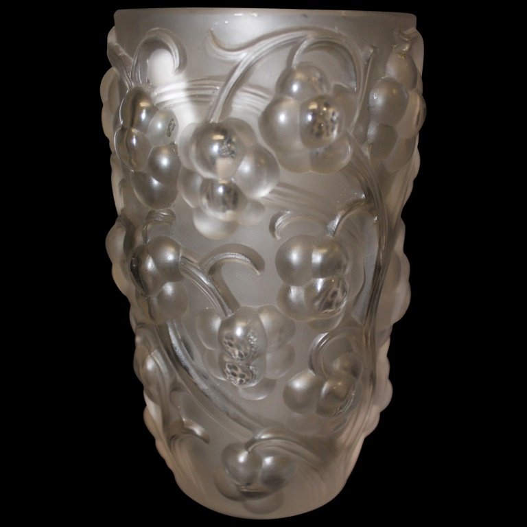 R Lalique Glass Vase w/ Grape Clusters