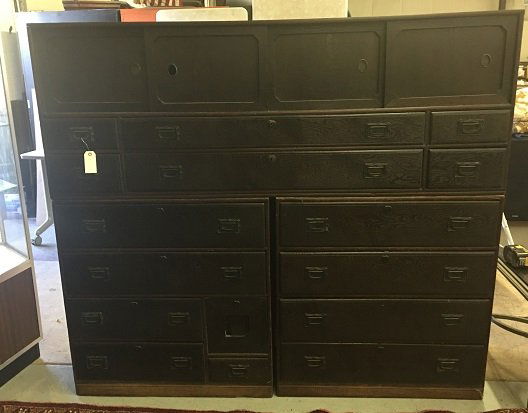 Asian Traveling Campaign Chest (1 of 1)