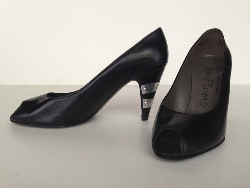 CHARLES JOURDAN. Escarpin: Cuir verni noir 5 - 1/2