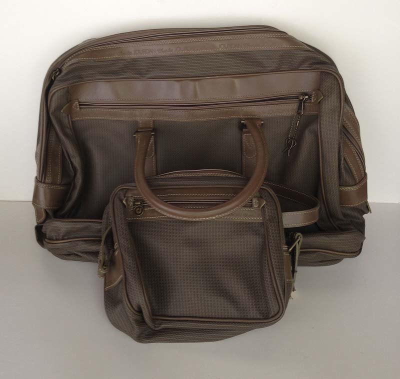 CHARLES JOURDAN. 3 sacs: Cuir marron glace