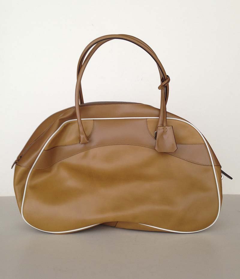 PRADA. Sac: Cuir caramel