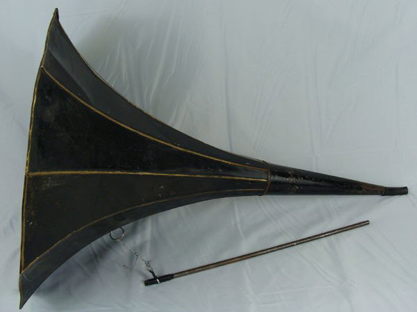Thomas Edison Phonograph Horn: Thomas Edison 35" black and brass bell horn.