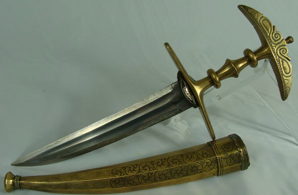 19th Century Northern India Jamdar Katari Dagger: Northern India Jamdar Katari Dagger. Circa 19th century. Men wear these as a status symbol much liked jambiya are worn in the mid east countries such as Yemen. Curved blade is without any defects, unm