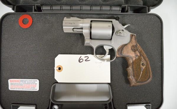 SMITH & WESSON - S&W REVOLVER357 MAG: 686 PERFORMANCE CENTER 2.5" Barrel, w/ Box, UNFIRED, Trade In