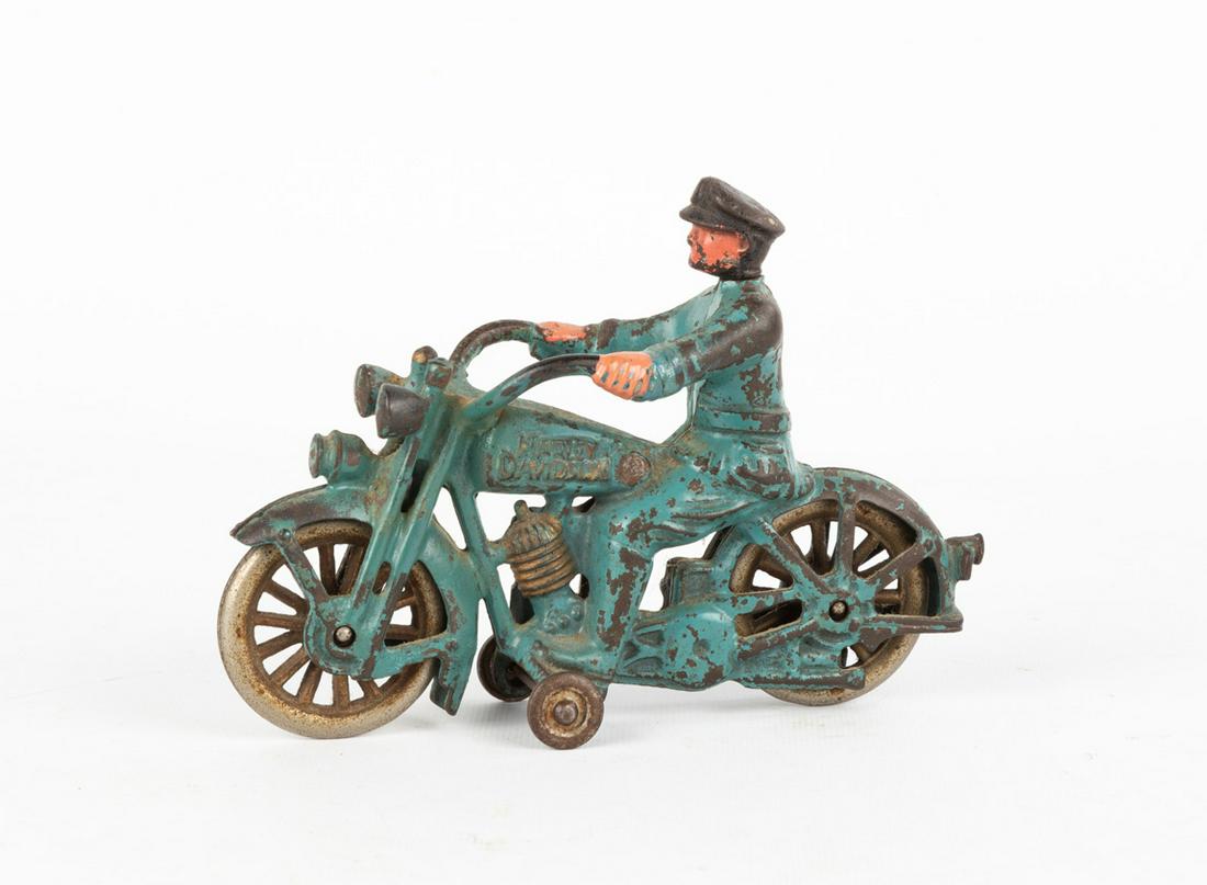 Cast Iron Harley Davidson Motorcycle: Cast Iron Harley Davidson Motorcycle circa 1900. Original paint. 4 1/2 x 7 1/2 in. A Buffalo, New York collection.