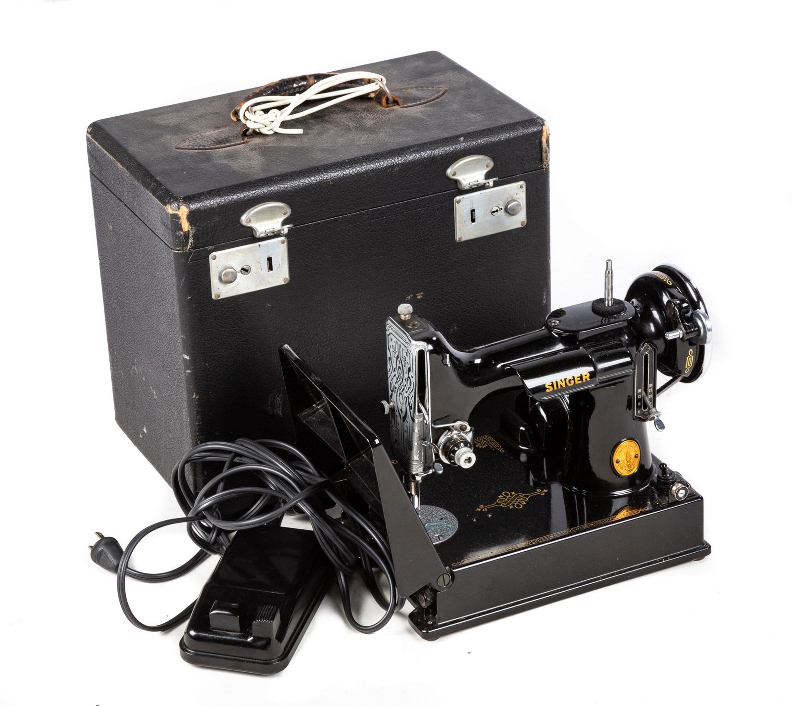 Vintage Singer Sewing Machine (1 of 4)